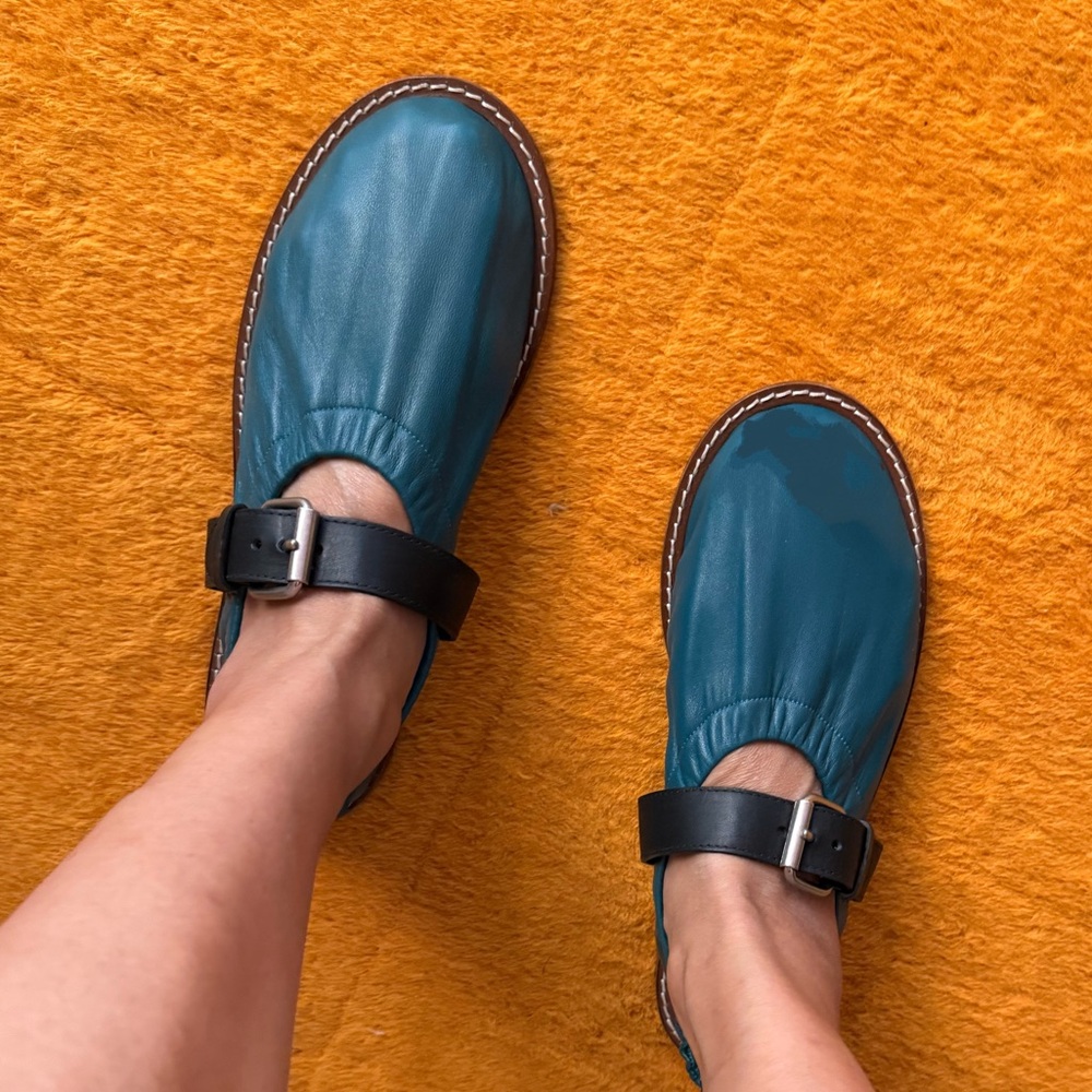 Vero Cuoio Teal Sandals with Black Strap